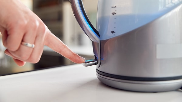 Family Physician Dr. Joseph Mercola is also drawing attention to the dangers of plastic kitchen products containing polypropylene (PP).