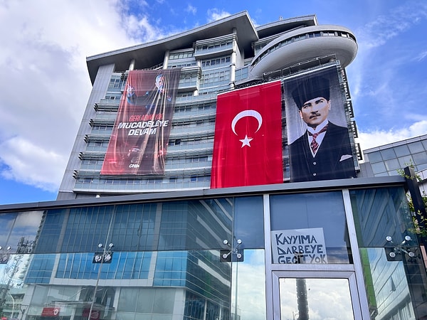 Kriz sabah saatlerinde başlamıştı.