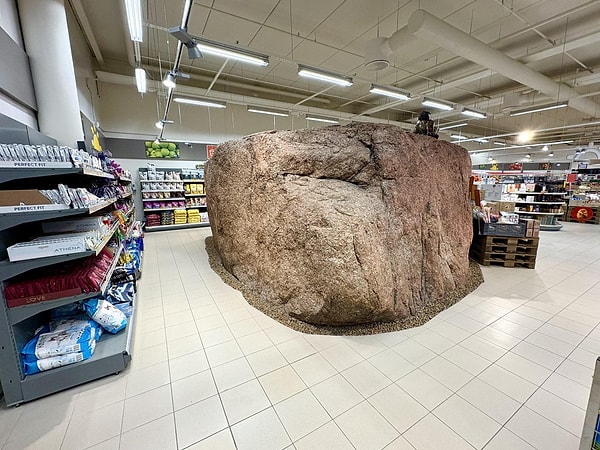 Bugün süpermarket yönetimi, bu doğal mirası modern hayata uyumlu hale getirmek için yaratıcı çözümler kullanıyor.