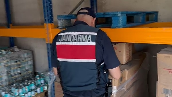 Zımpara ve asetonla tarihler silinmiş.