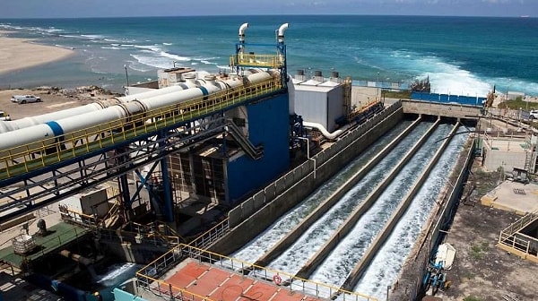 The facility will operate entirely on renewable energy, thereby neutralizing its carbon emissions.