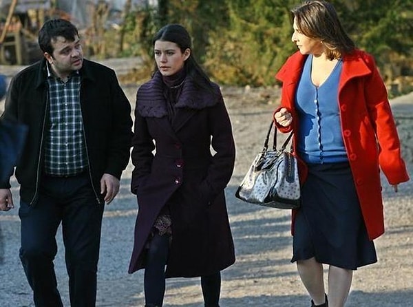 Beren Saat, Esra Dermancıoğlu'nun YouTube programına konuk oldu.