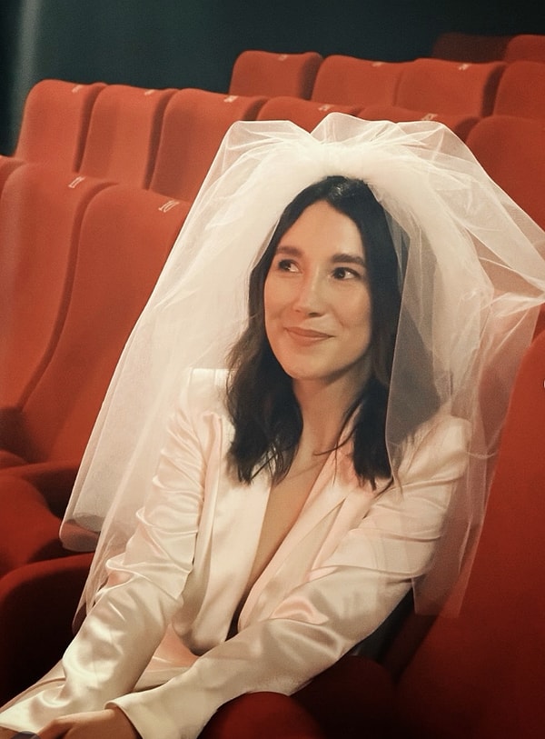 Uzun süredir Almanya'da yaşayan ve gözlerden uzak bir hayat tercih eden dünyaca ünlü Türk asıllı oyuncu Sibel Kekilli, bekarlığa veda etti.
