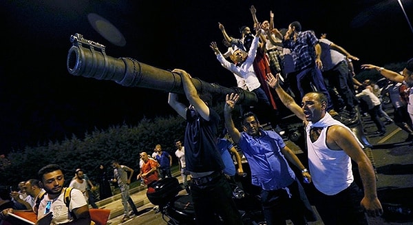 Ankara, darbe girişiminin üzerinden geçen 10 yılın ardından hafızaları tazelemek ve milli direniş ruhunu gelecek nesillere aktarmak için kolları sıvadı.