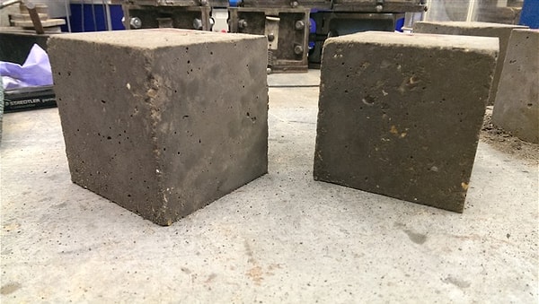 Grafenin dönüştürücü etkisi sadece betonla sınırlı kalmıyor; binaların iskeletini oluşturan çelik donatıların yerini de yavaş yavaş "GraphenBar" adı verilen kompozit çubuklar alıyor.