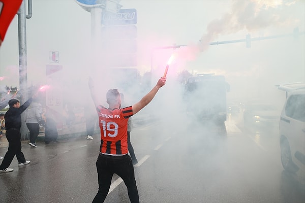 Eski futbolcusu, eski kaptanıydı kapanmaktan kurtaran başkanı da oldu.