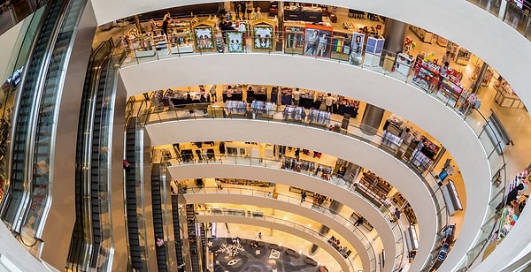 Shinsegae Centum City, sadece fiziksel büyüklüğüyle değil, yarattığı ekonomik hacimle de parmak ısırtıyor.