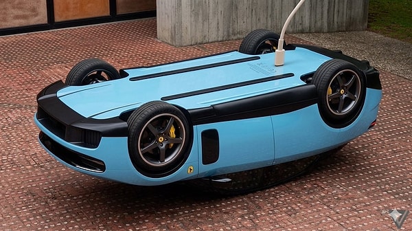 Sosyal medyada elektrikli bir Ferrari fikri ironik tepkilere neden oldu.