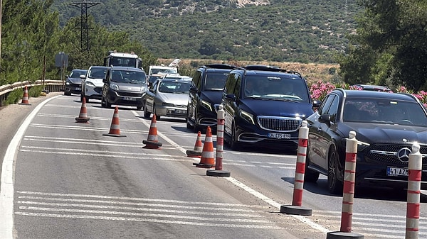 Bodrum’daki son durum hakkında açıklamalarda bulunan Bodrum Kaymakamı Ali Sırmalı, ilçedeki turizm hareketliliğinin zirveye ulaştığını belirtti.