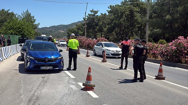 Bayram arifesinde ilçede hem asayişi hem de trafik güvenliğini sağlamak amacıyla denetimler en üst seviyeye çıkarıldı.
