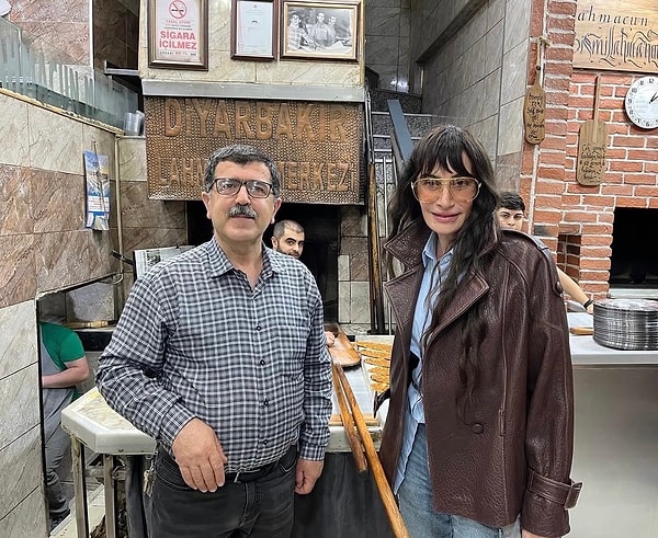 Sıla Gençoğlu imaj değişimiyle son günlerin magazin gündeminde üst sıralarda yer alıyor.