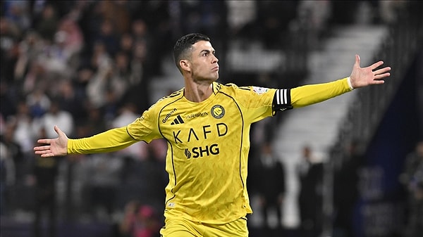 1. Cristiano Ronaldo-300 milyon dolar