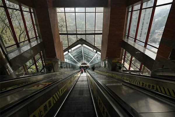 This colossal project, which connects the upper and lower sections of Shennv Boulevard in the Gaotang region of Wushan County, has significantly eased the lives of the local people.