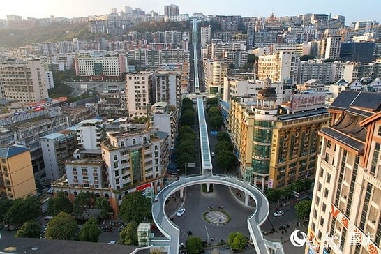 China Builds World's Longest Outdoor Escalator at Height of an 80-Story Building