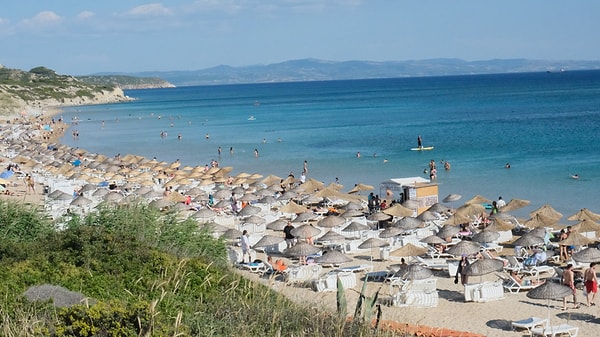 Kurban Bayramı tatilinin 9 güne çıkmasıyla birlikte Kuzey Ege'nin incisi Bozcaada'ya adeta turist akını oldu.