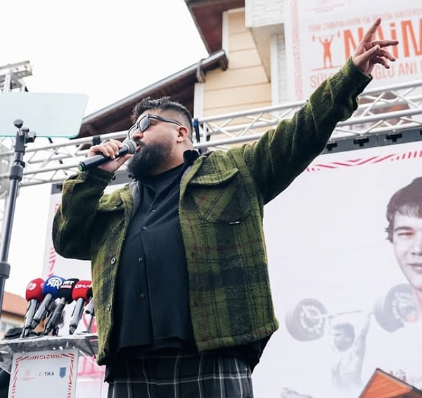 Türk rap müziğinin kendine has tarzıyla öne çıkan isimlerinden biri olan Eypio, yıllardır müzik kariyerindeki başarılarıyla adından söz ettiriyor.