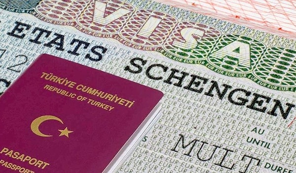 Schengen vize başvurularında 'randevu' krizi büyüyor.