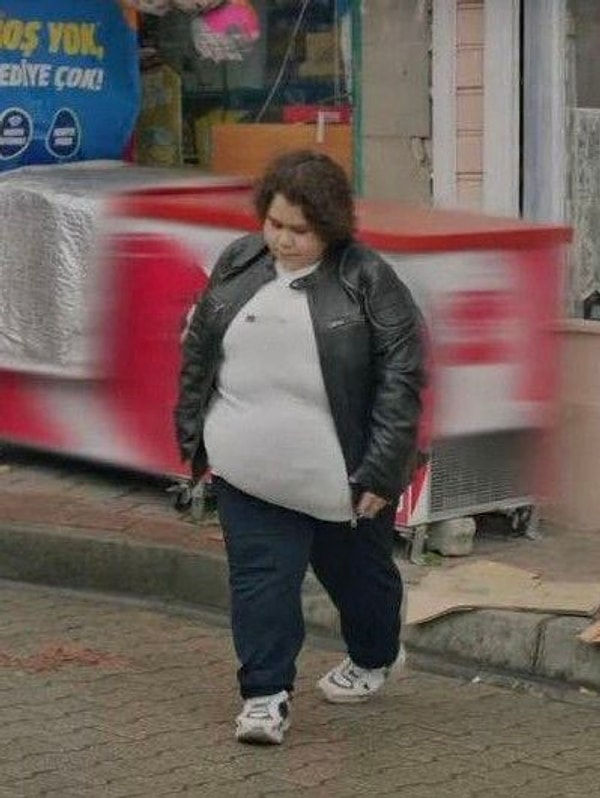 Efe Koçyiğit, who has faded from the screens and stayed out of the public eye over the years, has recently come back into the spotlight with his latest appearance.