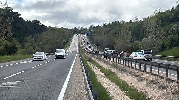 Bayram tatili için yollara düşen vatandaşların gidiş yolunda oluşturduğu trafik dikkat çekmişti.