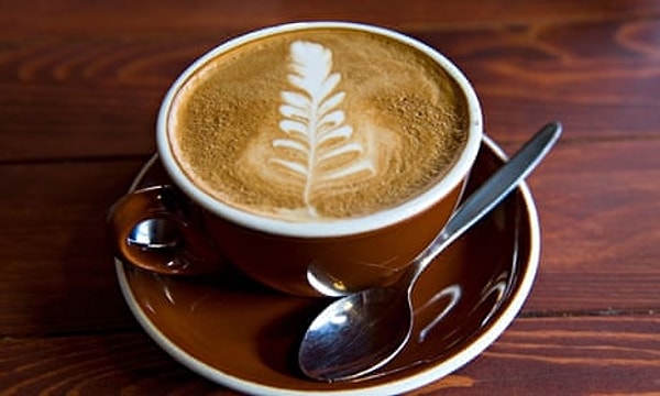 2. Gelelim o kadifemsi mikro süt köpüğüyle kalbimizi çalan Flat White'a... Bu popüler kahvenin kökeni konusunda hangi iki ülke yıllardır "Ben buldum!" kavgası ediyor?