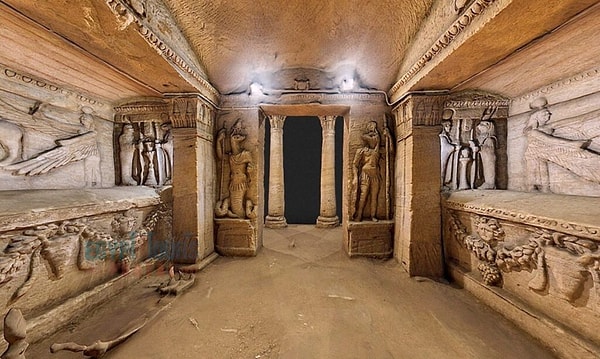 2. Kom El Shoqafa yeraltı mezarları.