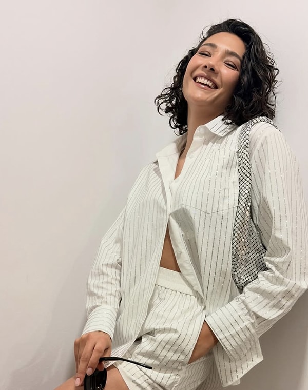 2014 Miss Turkey yarışmasında elde ettiği dereceyle adını duyuran Aybüke Pusat, yıllar içinde televizyon dünyasının en sevilen kadın oyuncularından biri haline geldi.