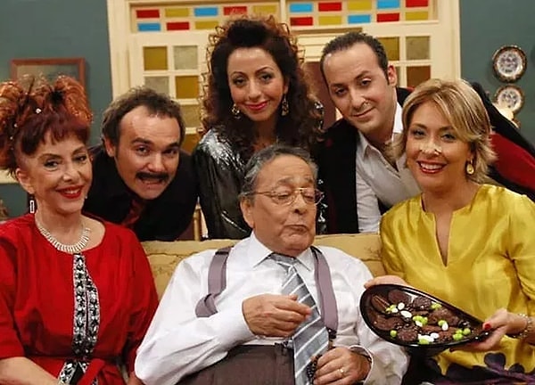 2000’li yıllara damga vuran Avrupa Yakası, ekran yolculuğunu tamamlamasının üzerinden uzun yıllar geçmesine rağmen etkisini koruyan yapımlar arasında yer alıyor.