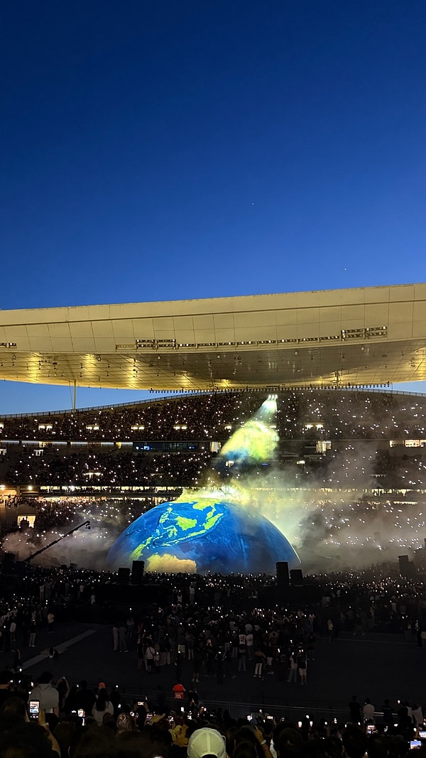 Aylar boyunca konuşuldu, günler öncesinden İstanbul'un dört bir yanında heyecanı hissedildi ve sonunda Kanye West beklenen konseriyle Atatürk Olimpiyat Stadyumu'nda sahne aldı.