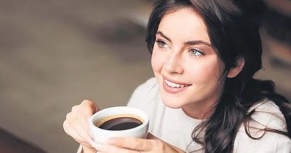 Etkisini göstermek için yarım saat sabırla pusuda bekliyor.