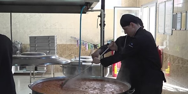 Okul yönetimi, mevcut üretim kapasitesinin artırılmasıyla birlikte bu yılki cironun 70 milyon lira seviyesine çıkarılmasının hedeflendiğini belirtiyor.