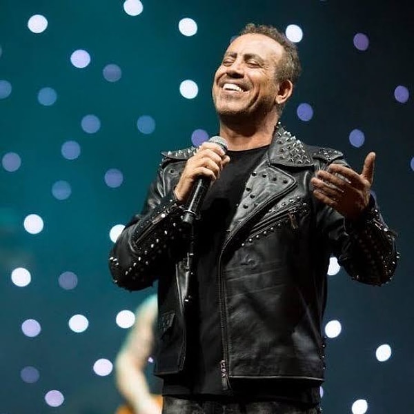 Türk rock müziğinin en sevilen isimlerinden biri olan Haluk Levent, bu kez sahnedeki performansıyla değil sağlık durumuyla gündemde.