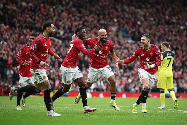 3 - Manchester United