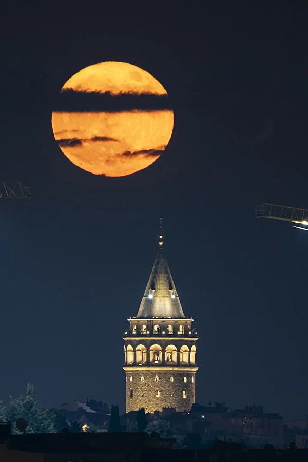 Mavi Ay, aynı takvim ayı içerisindeki ikinci Dolunay'a verilen isimdir.