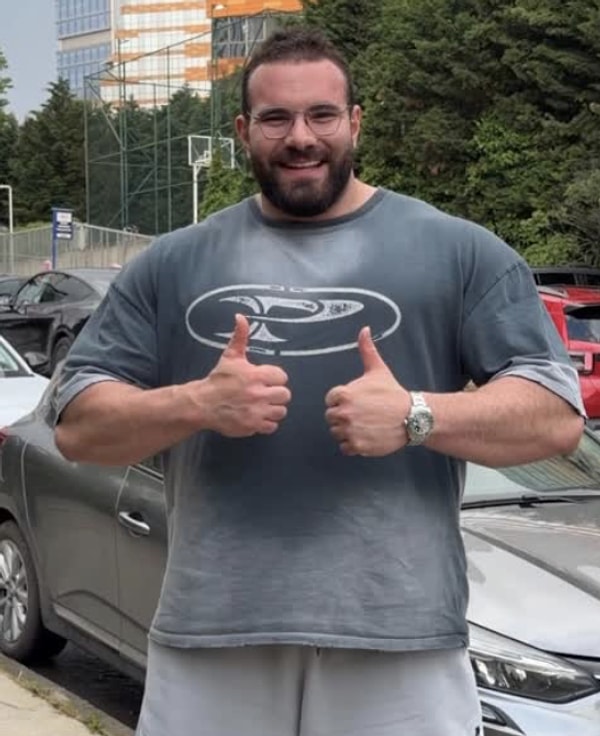 Tuna Tavus, a name well-known on social media for his years of sharing videos featuring large portion meals, strength sports content, and entertaining posts, is making waves this time around with an entirely different topic.