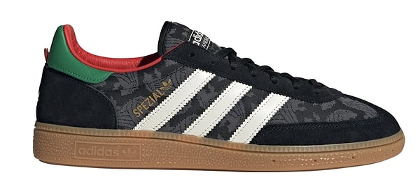 Adidas mağazasındaki Dünya Kupası koleksiyonuyla sahaların retro ruhunu sokağa taşıyın!