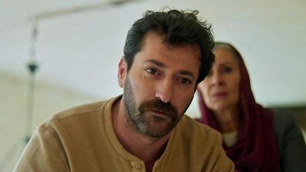 Sezon finalinden kısa süre sonra bir ödül törenine katılan Burç Kümbetlioğlu, Uzak Şehir’le ilgili açıklamalarda bulundu.