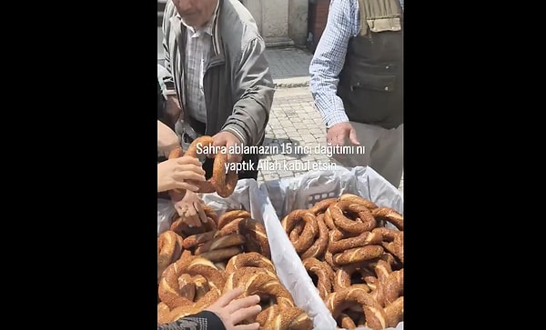 Hayır işlerinde ve özellikle simit gibi toplu dağıtımlarda düzeni sağlamak, her şeyin niyetine uygun şekilde huşu içinde ilerlemesi açısından en kritik nokta.