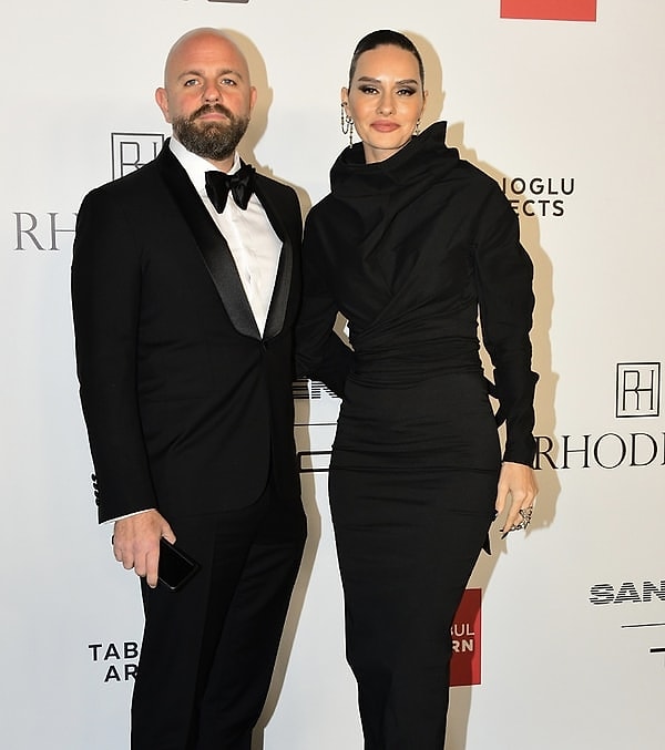 The love story of Yasemin Ergene and İzzet Özilhan began in 2006, culminating in a grand wedding at the Çırağan Palace in 2011.