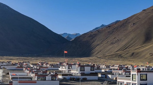 This accomplishment in Tibet is a result of China's rapidly industrialized construction sector, which has shifted from traditional building methods to factory production lines over the past decade.
