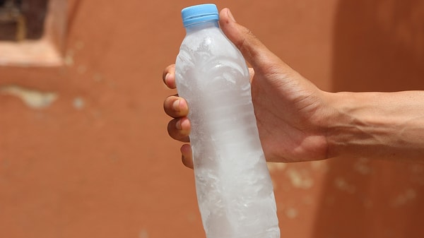 To implement this clever method without causing any harm to your refrigerator, simply follow these straightforward steps: