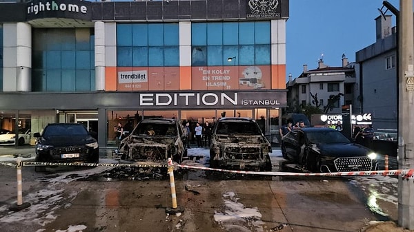 Yangın 04.30 sıralarında Bakırköy Yeşilköy Mahallesi Yeşilköy Caddesi üzerinde bulunan bir galeride meydana geldi.