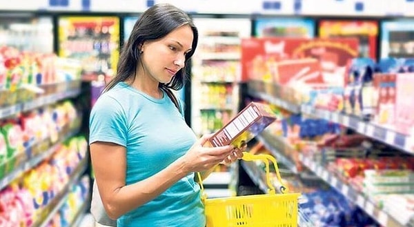 Tartışmaların odağındaki "paketli gıda" konusuna da açıklık getiren mühendis, ambalajların sadece bir kutudan ibaret olmadığını, gıdayı koruyan hayati birer hijyen bariyeri olduğunu söyledi.