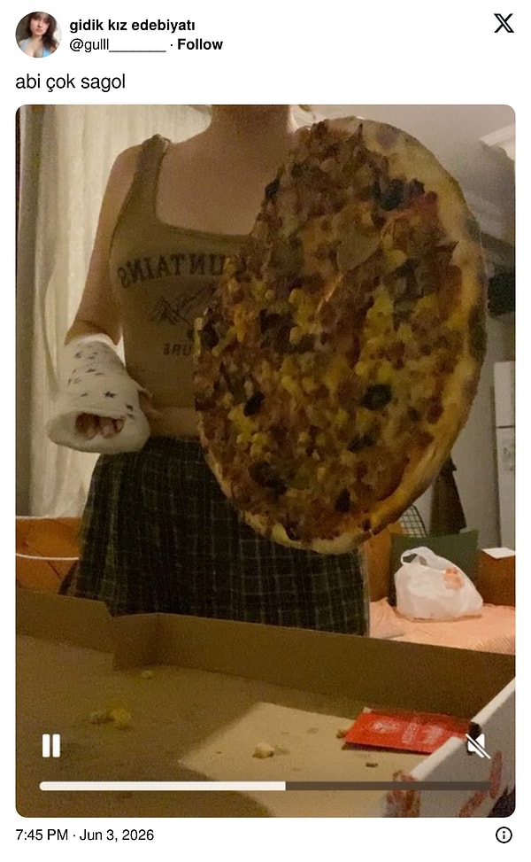Ancak gelen pizza dalga geçermiş gibi tek parçaydı.