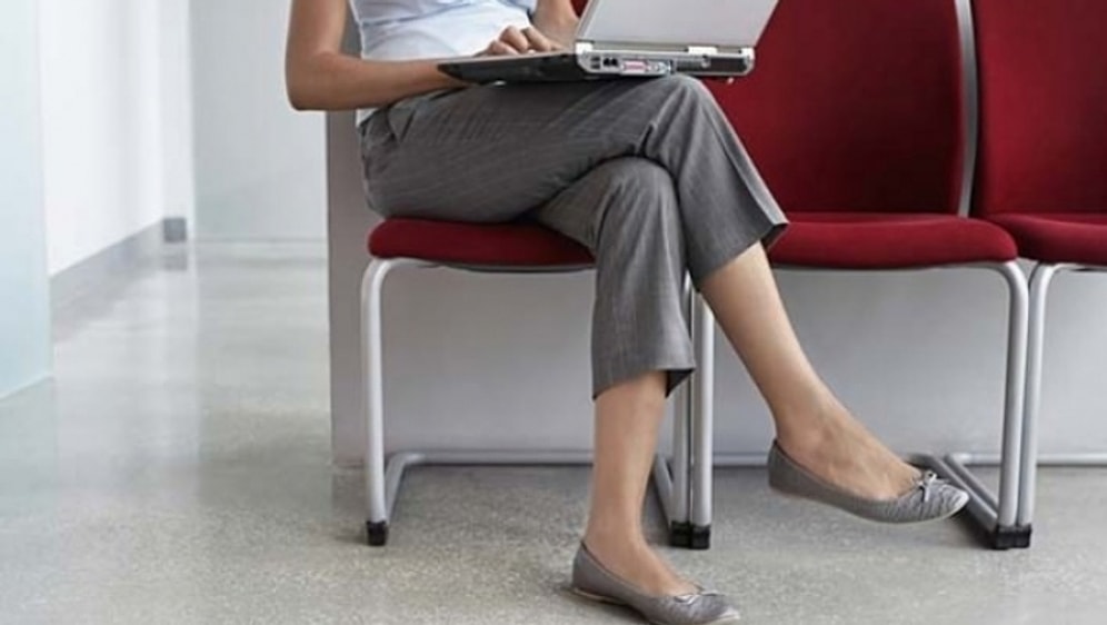 Think Twice Before Crossing Your Legs: Experts Warn of Severe Long-Term Nerve Damage