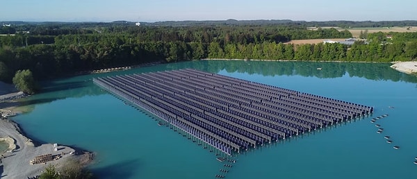 No Need for Land or Forests: They Built a Massive Solar Farm in the Middle of a Lake