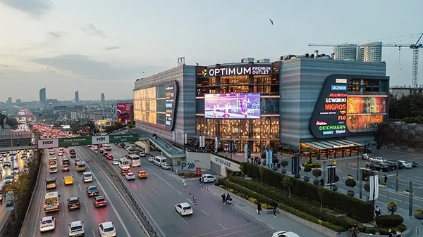 İstanbul’un 18 yıllık ünlü AVM’si satıldı.