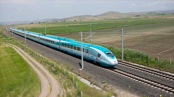 What will be the route for the 'super-fast train' between Ankara and Istanbul?