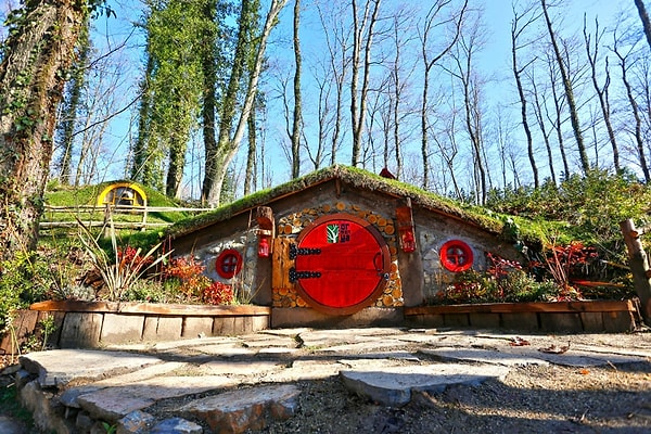 Düşkün Leylekler Evi: Pişmaniye ile Bulut'un Hikâyesi