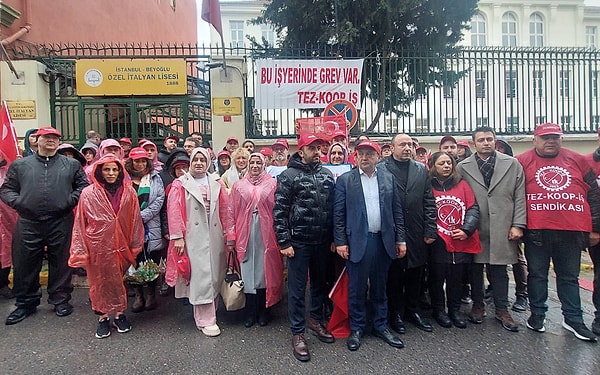 Özel İtalyan Lisesi’ndeki 14 öğretmen, maaşlarının ve çalışma koşullarının iyileştirilmesi için grev başlatmıştı.