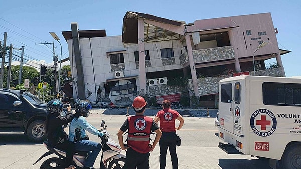 Deprem bu sabah saatlerinde 7.8 büyüklüğünde gerçekleşti.